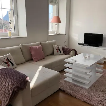 Lägenhet Apartman White Rose